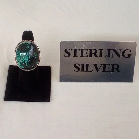 Sterling Silver Turquoise Oval Ring: Size (7) - Picture 10 of 12